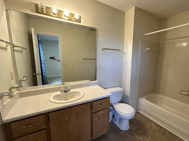 Building Photo - Home For Rent