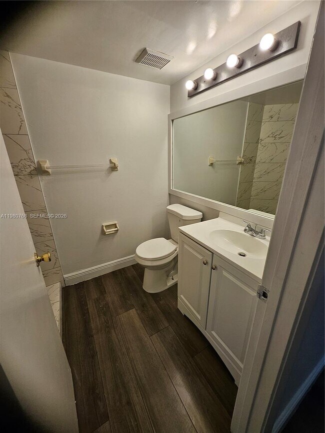 Building Photo - 216 Lake Pointe Dr