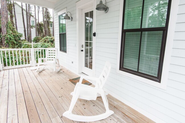 Building Photo - Elegant 4-Bedroom Home in Lakeside at Blue...