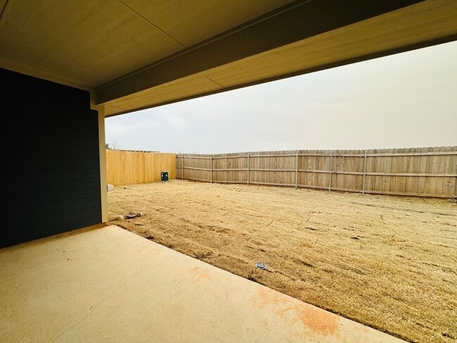 Building Photo - Deer Creek Schools + 4 Bedrooms + Newer Home in The Falling Springs Addition