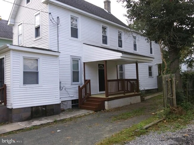 Building Photo - 620 Bridgeboro St