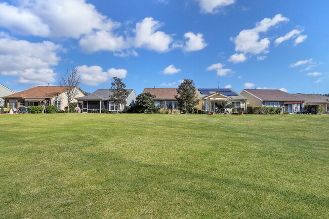 Building Photo - Charming 2-Bedroom, Plus Den Home with 2 F...