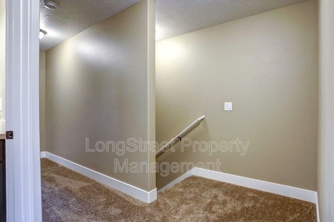 Building Photo - 486 S Monmouth Ave