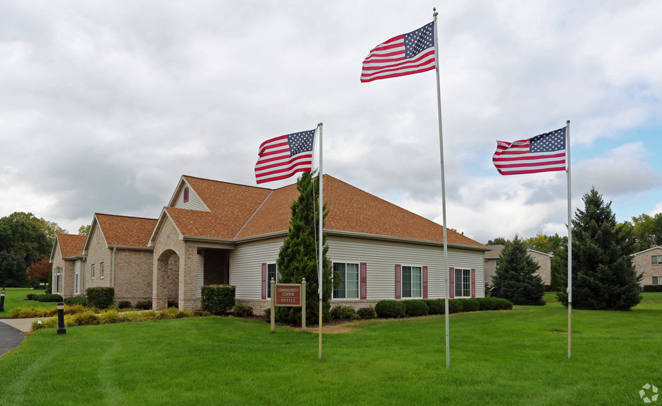 Building Photo - CLOVER MEADOWS