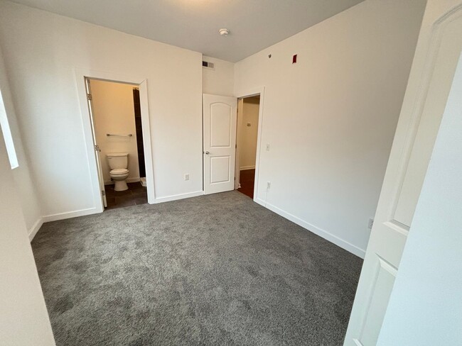 Building Photo - 1544 Willington St