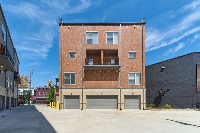 Building Photo - Sweet 2 Bed 2 Full Bath Downtown Indy Condo with Balcony Views!