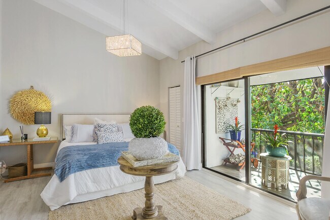 Building Photo - 250 S Ocean Blvd