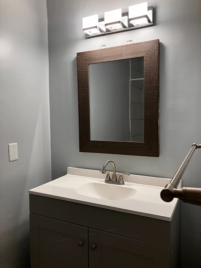 Building Photo - Roland Park