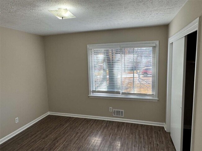 Building Photo - 437 Lockridge Ln