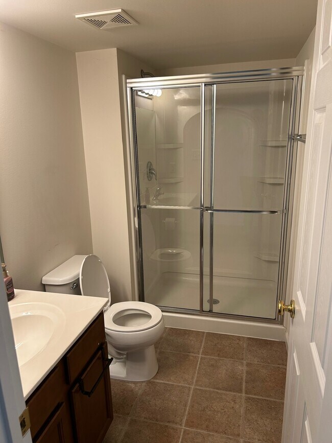 Building Photo - 538 Springhurst Pkwy