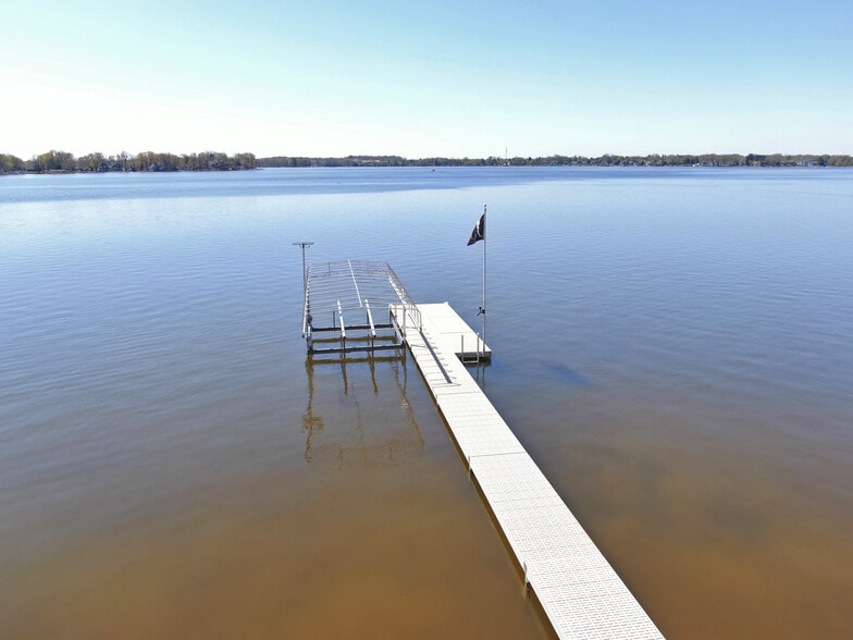 Building Photo - 202 Lac La Belle Dr
