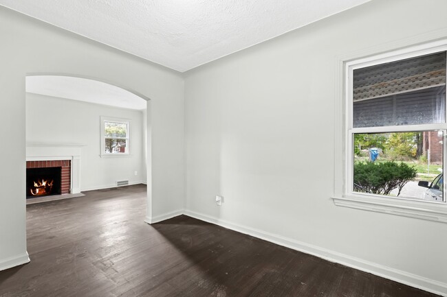 Building Photo - Welcoming 3-Bedroom Rental on Wayburn Street