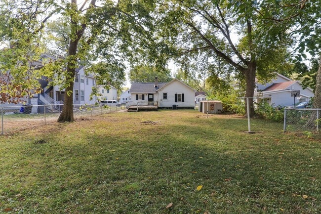 Building Photo - Renovated 2 Bedroom Home!