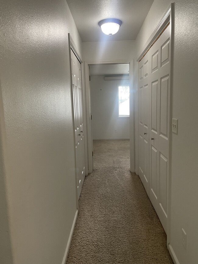 Building Photo - 1351 E Oakland St