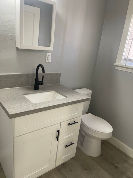 Building Photo - 214 Spruce St