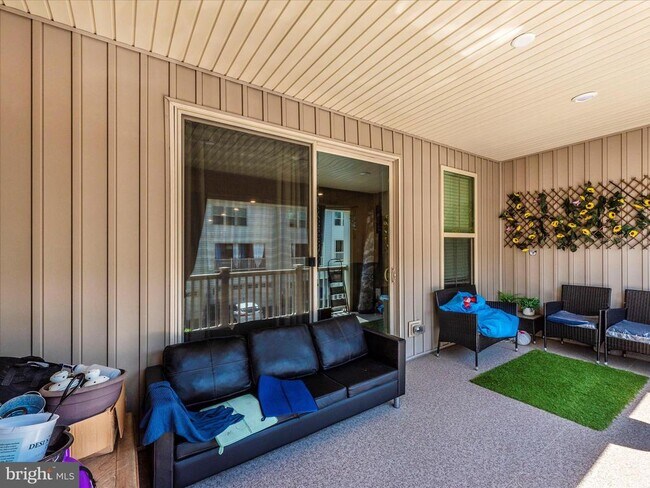 Building Photo - 11115 Hazelnut Ln
