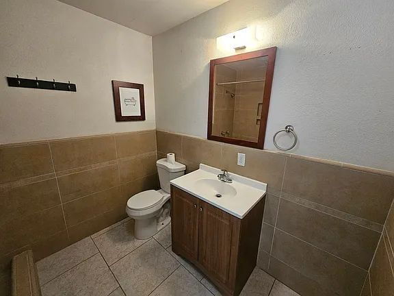 Building Photo - Charming 2-Bedroom Retreat with Spacious Layout in Corning, CA!