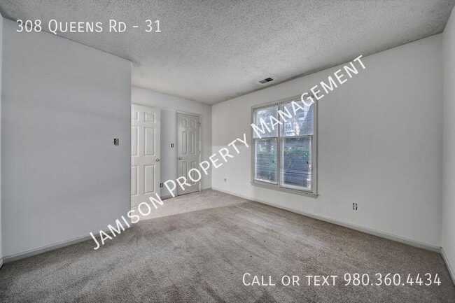 Building Photo - 308 Queens Rd