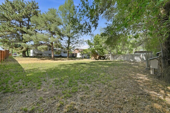Building Photo - 281 W 2000 S St