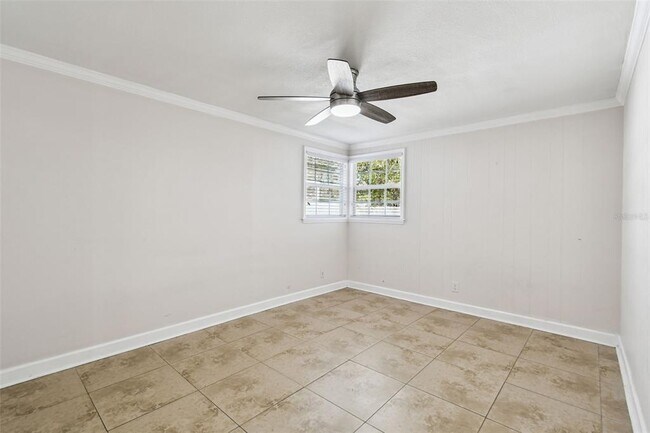 Building Photo - 6817 N Sterling Ave