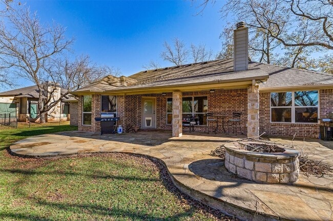 Building Photo - 8918 N Longwood Dr