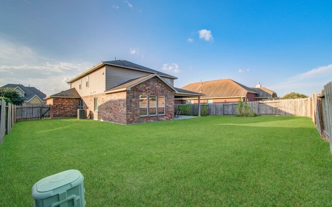 Building Photo - 318 Bolton Dr