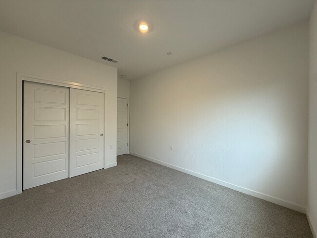 Building Photo - Brand new stunning 4-bedroom, 2.5-bathroom...