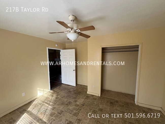 Building Photo - 217B Taylor Rd-