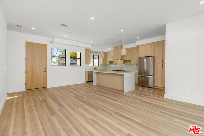 Building Photo - 19535 Strathern St