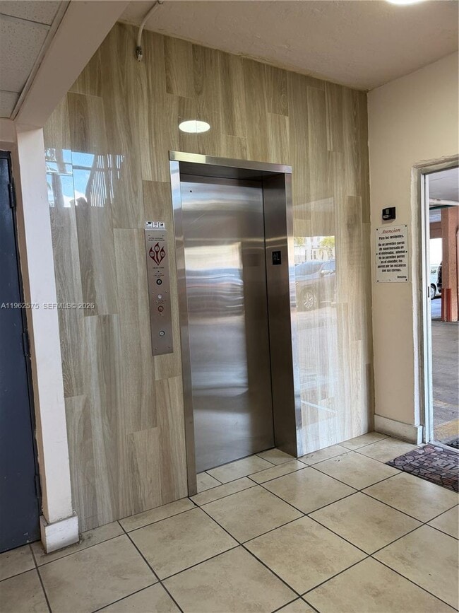 Building Photo - 6190 W 19th Ave