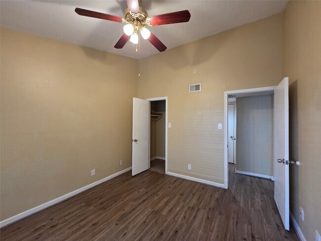 Building Photo - 3500 Tangle Brush Dr