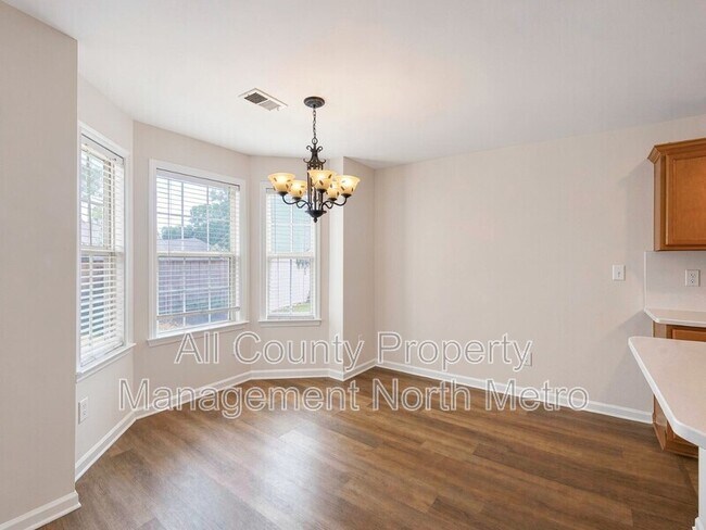 Building Photo - 2195 Highland Gate Dr
