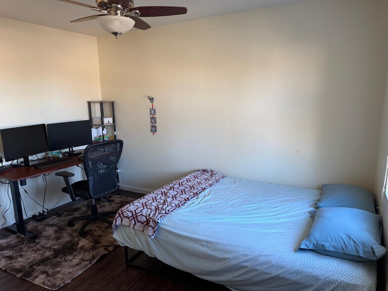 Building Photo - 1084 Huntly Dr