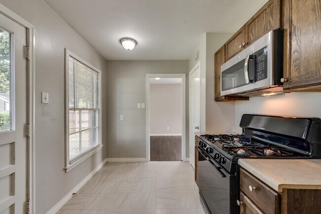 Building Photo - 11107 Stallcup Dr