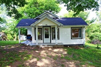 Building Photo - 838 Holland Rd