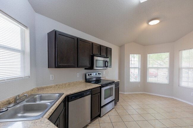 Building Photo - 9802 Vandenberg Way