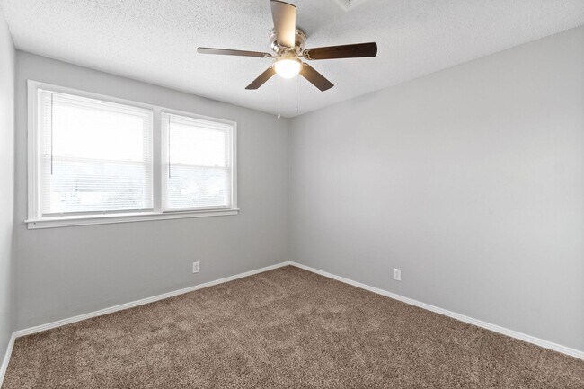 Building Photo - 219 Taft Dr