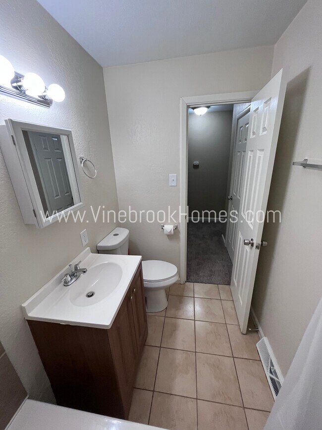 Building Photo - 8211 Ruskin Way