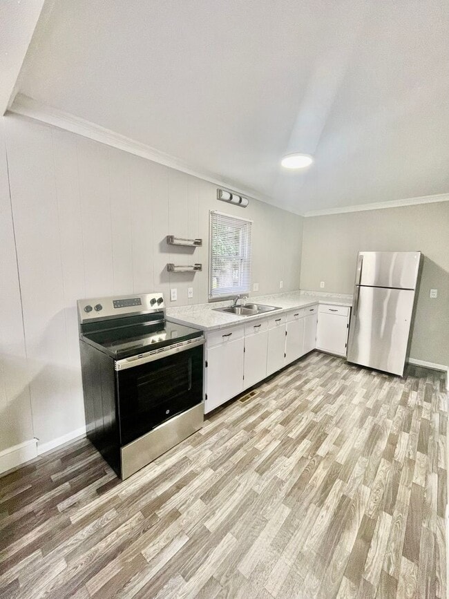 Building Photo - Don't miss out on this  2 bedroom 1 bath home . Located in Lincolnton .