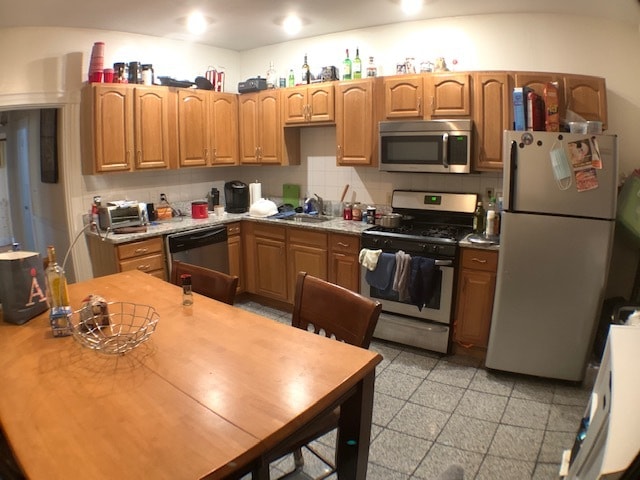 Building Photo - 830 Parker St