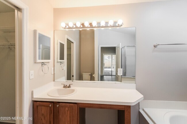 Building Photo - 12919 Chets Creek Dr N