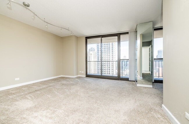 Building Photo - 10 E Ontario St