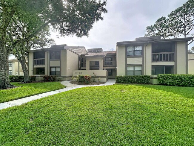 Building Photo - 217 Woodlake Wynde, Oldsmar, FL 34677
