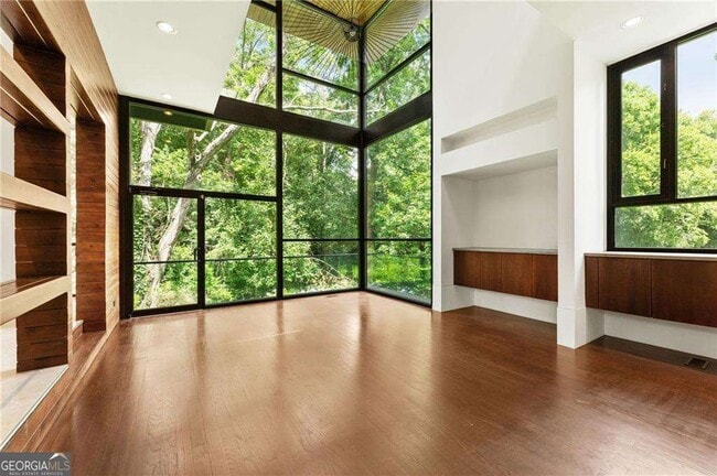 Building Photo - 2105 Fairhaven Cir NE