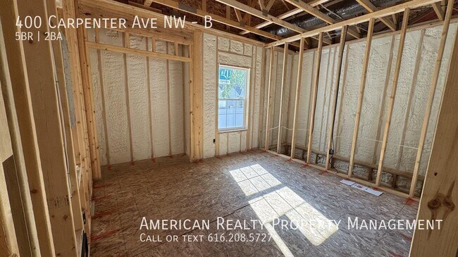 Building Photo - 400 Carpenter Ave NW