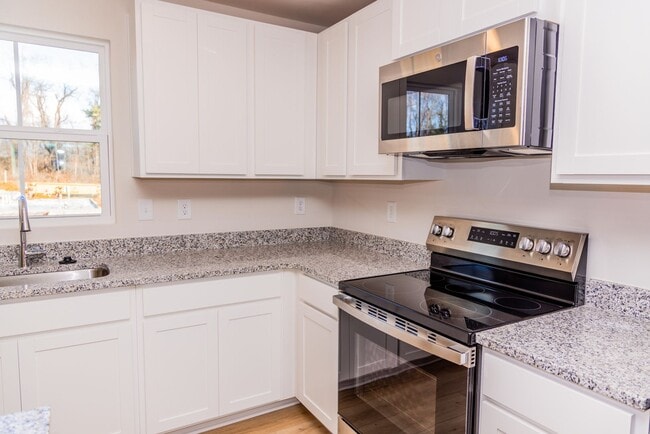 Building Photo - 4 Bedroom Home in Waynesboro