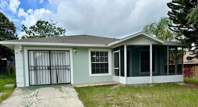 Primary Photo - Charming 3 Bedroom Home in Apopka!