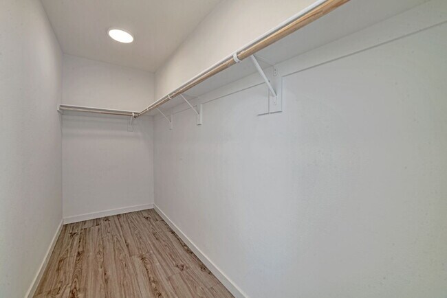 Building Photo - 10937 Parsley Ave