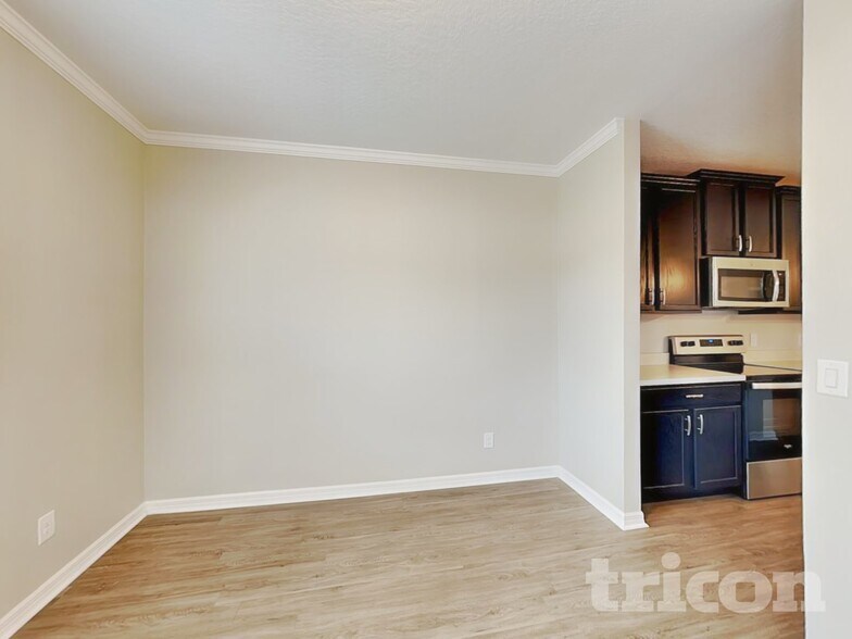 Building Photo - 1266 Stratton Ave