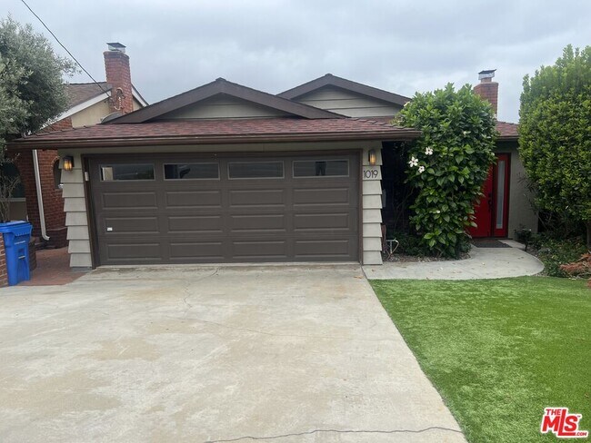 Building Photo - 1019 Camino Real